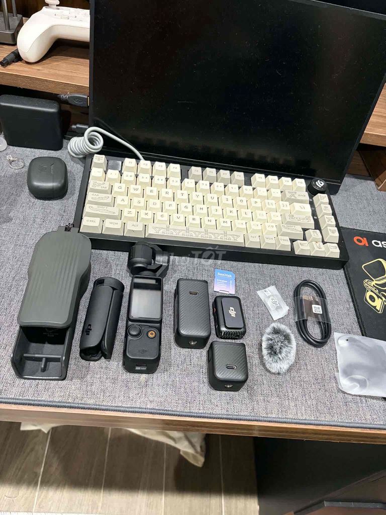 Máy quay DJI Pocket 3 Creator Combo Đen. Mua bán Máy ảnh, Máy quay tại Quận Ngũ Hành Sơn Đà Nẵng được đăng bởi Thanh Tran hình 1