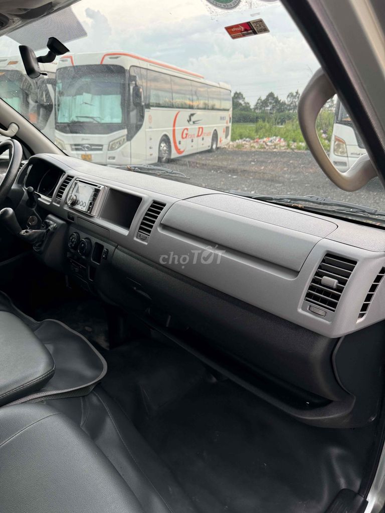 Toyota Hiace 2011 máy xăng 16 chỗ xe cơ quan !. Mua bán Ô tô tại Quận Bình Tân Tp Hồ Chí Minh được đăng bởi Xe Cũ Giá Tốt Bình Tân hình 13
