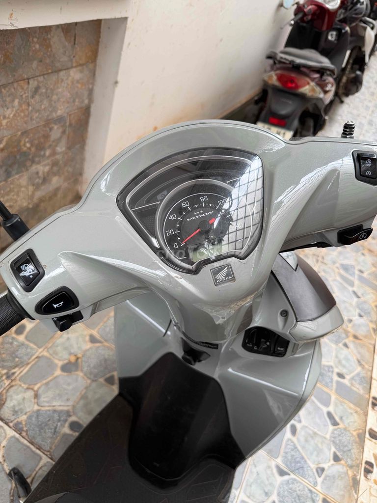 honda vision bản thể thao,xe đẹp,mới đi 9800km. Mua bán Xe máy tại Thành phố Buôn Ma Thuột Đắk Lắk được đăng bởi phùng vĩnh hình 1