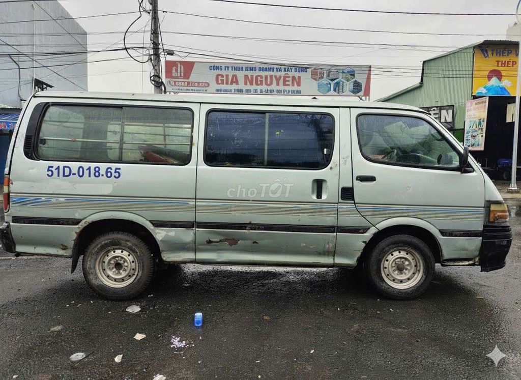 Toyota Hiace 2002 màu Bạc. Mua bán Ô tô tại Quận 12 Tp Hồ Chí Minh được đăng bởi Sylest Trần hình 2