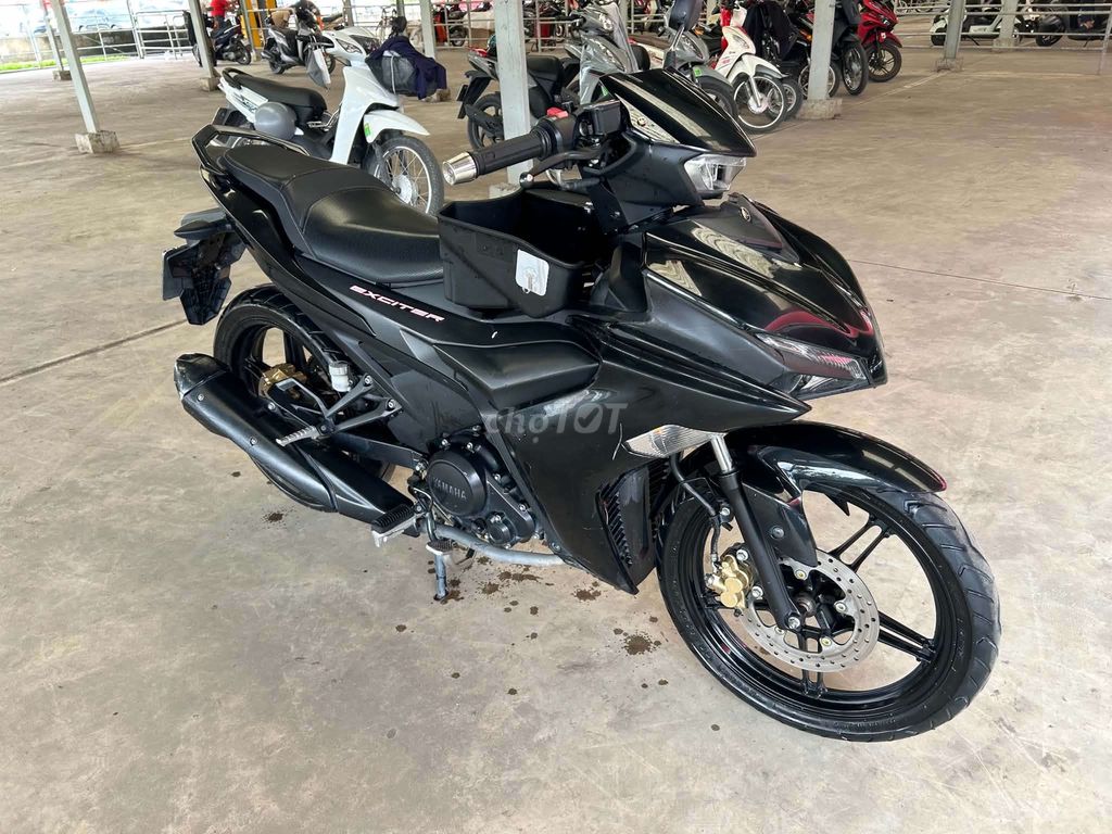 Yamaha Exciter 155 2023 черный, один владелец, пластик потрепанный