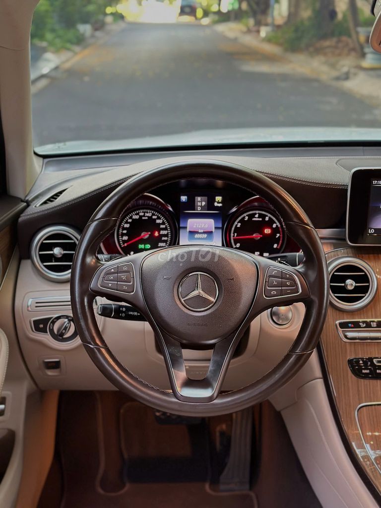 Merc GLC250 4Matic Trắng/Kem Odo chỉ 60 ngàn Km. Mua bán Ô tô tại Quận 8 Tp Hồ Chí Minh được đăng bởi Gon Nguyen hình 13