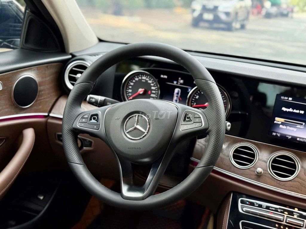 Mercedes Benz E200 model 2018 1 chủ từ đầu. Mua bán Ô tô tại Quận 8 Tp Hồ Chí Minh được đăng bởi Khoa nguyễn hình 11