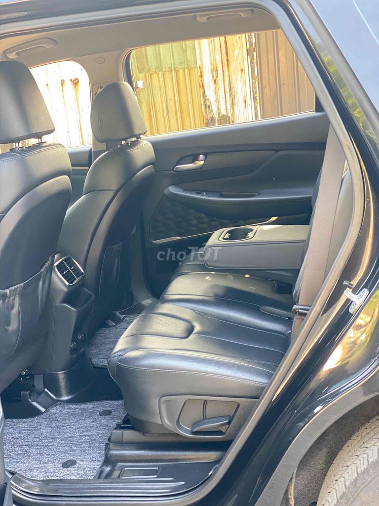 Hyundai Santa Fe 2019 2.2L - 78000 km. Mua bán Ô tô tại Quận Long Biên Hà Nội được đăng bởi Xuân Car hình 17