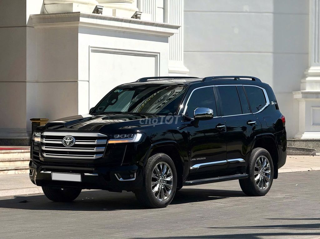 Toyota Land Cruiser 300 VXR V6 2023, Chất Như Mới. Mua bán Ô tô tại Quận Long Biên Hà Nội được đăng bởi Long Biên Cars hình 3