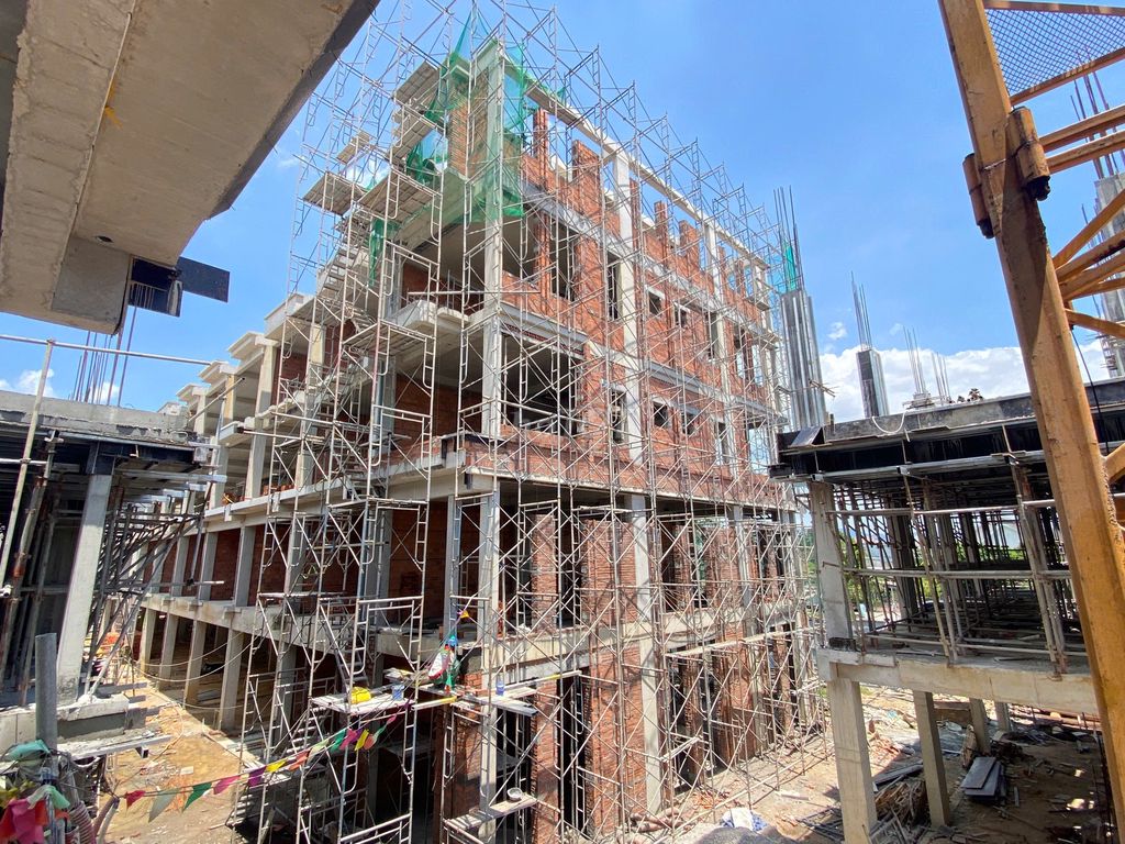 Căn shop house nằm ngay mặt tiền vòng xoay long vân kinh doanh sầm uất Căn shop house nằm ngay mặt tiền vòng xoay long vân kinh doanh sầm uất