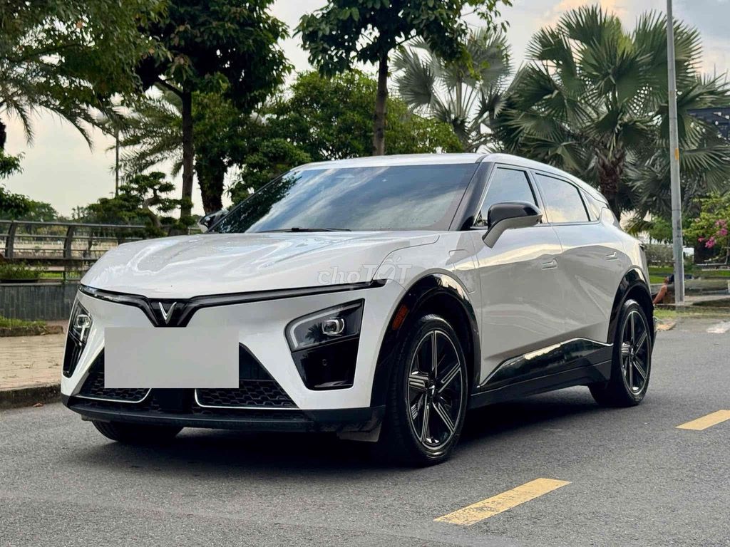 Vinfast VF7 Plus 2025 Trắng 15.000 km. Mua bán Ô tô tại Huyện Bình Chánh Tp Hồ Chí Minh được đăng bởi Quốc Nhẫn hình 3