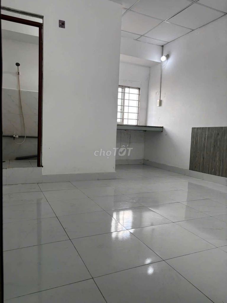 Phòng trệt, 1 cs trước cửa, cách ngã ba Trọng Tấn 170m, gần ĐH Công Thương