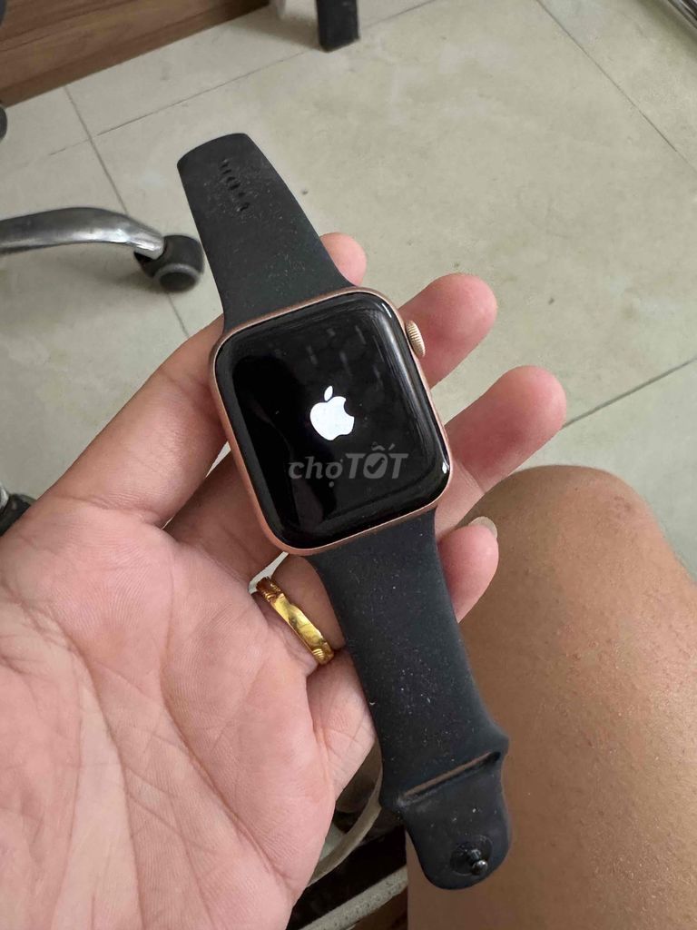 Apple Watch Series 4 Hồng 44mm. Mua bán Thiết bị đeo thông minh tại Quận Lê Chân Hải Phòng được đăng bởi Trung Trần hình 1
