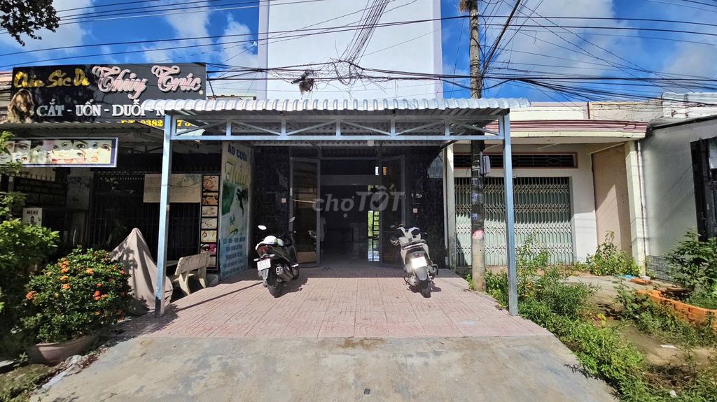 bán nhà mới xây gần chợ đêm Trà Mách