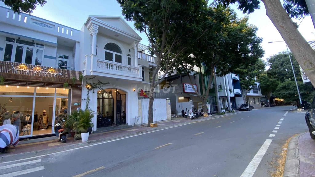 Chuyển nhượng căn nhà Đường Lê Anh Xuân khu k1 (đốii diện công viên)