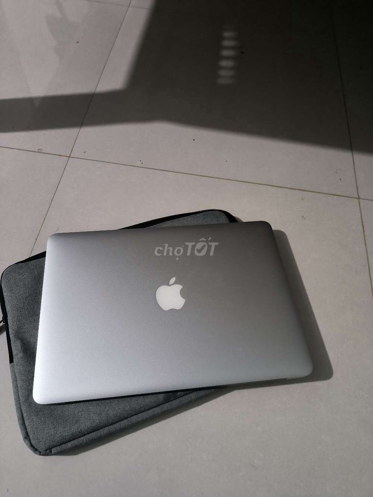 Apple Macbook Air 2015 i5 8GB/128GB. Mua bán Laptop tại Huyện Bình Đại Bến Tre được đăng bởi Van Men hình 1