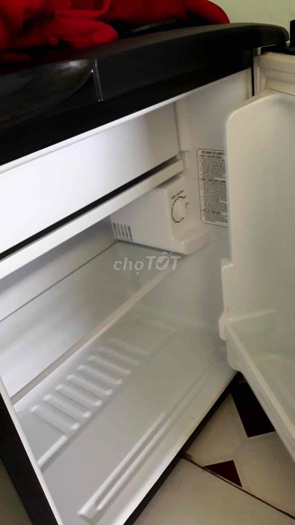 Tủ lạnh Aqua 50 lít AQR-D59FA (BS) Màu đen 99%