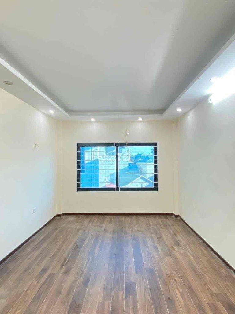 Bán Nhà Đông La: 30m² x 5 Tầng, Thiết kế tầng lửng, Ô Tô Đỗ 10m