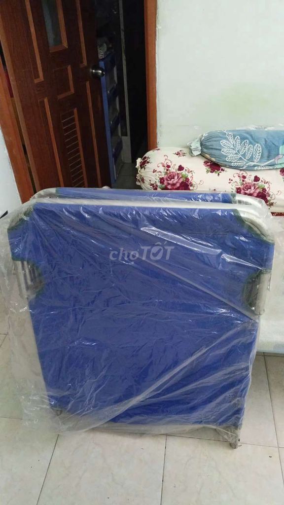 Giường xếp Gấp gọn Xanh dương, Xanh lá. Mua bán Giường, chăn ga gối nệm tại Quận 7 Tp Hồ Chí Minh được đăng bởi Tung Nguyen hình 1