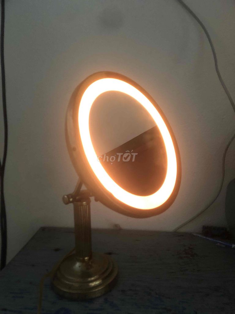 Đèn bàn Đồng Vàng đồng 100V Decor. Mua bán Đèn tại Quận Hải Châu Đà Nẵng được đăng bởi hoàng nhân hình 1