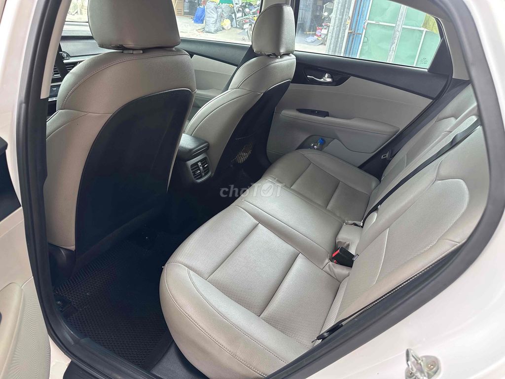 Kia Cerato 2019 1.6 luxury - 70000 km