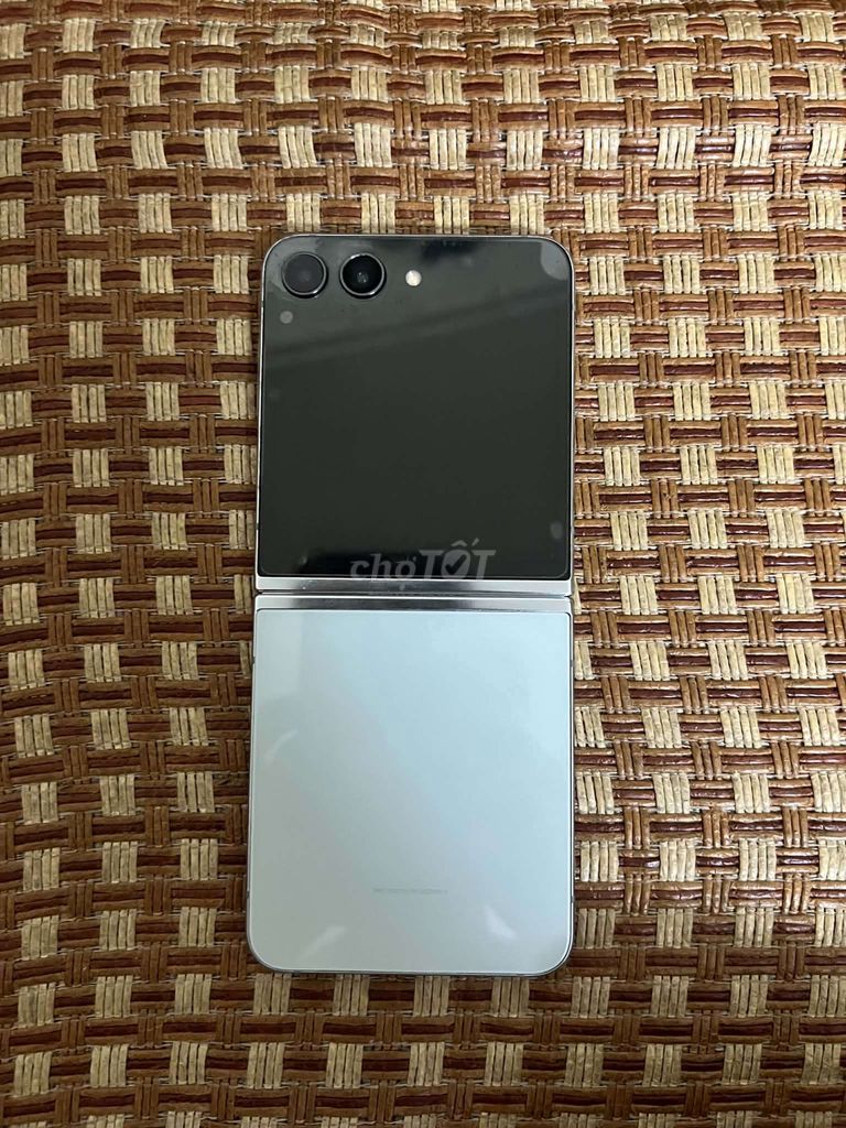 Samsung Z Flip 5 256GB Đã sử dụng. Mua bán Điện thoại tại Quận Thanh Khê Đà Nẵng được đăng bởi phu thinh hình 1