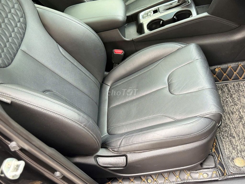 Hyundai Santa Fe 2019 2.2D Premium - 81000 km. Mua bán Ô tô tại Quận Long Biên Hà Nội được đăng bởi Nguyễn Anh hình 9