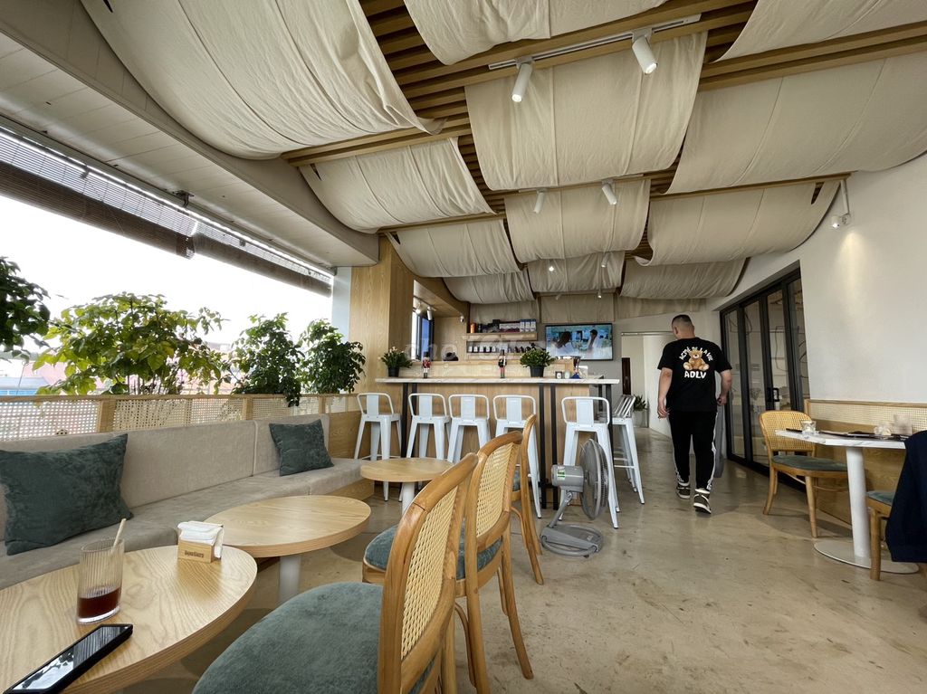 Cho thuê toàn bộ quán Cafe Rooftop Dt90 sangđẹp setup đủ đồ Lê Văn Hưu