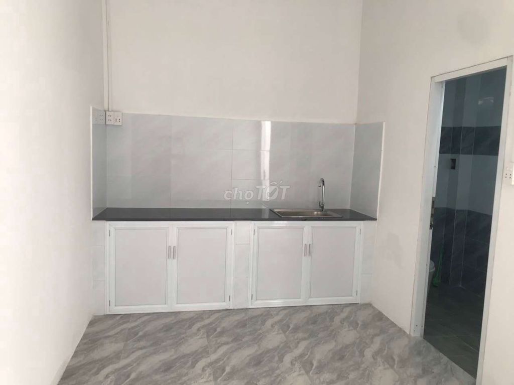 Cho thuê nhà cấp 4 - 5*17 -1pn -1tolet.đường xe hơi tới nhà