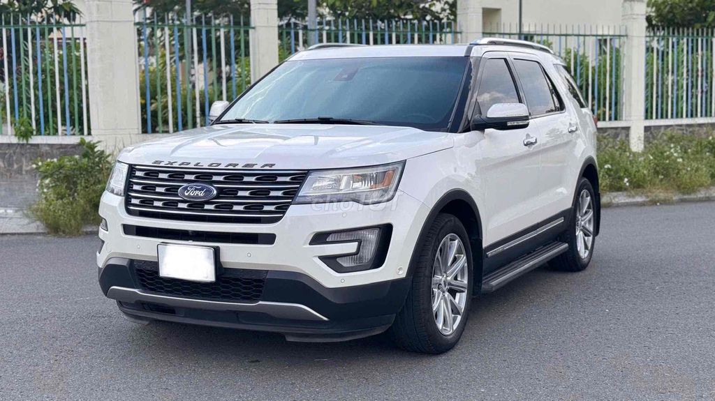 Hãng Ford bán Explorer 2016 chủ đi ít đã test hãng