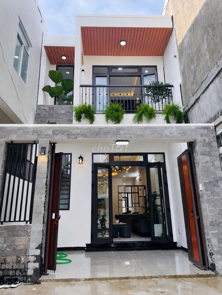 Thường xuyên đi công tác xa bán lại nhà cuối đường Đồng Khởi