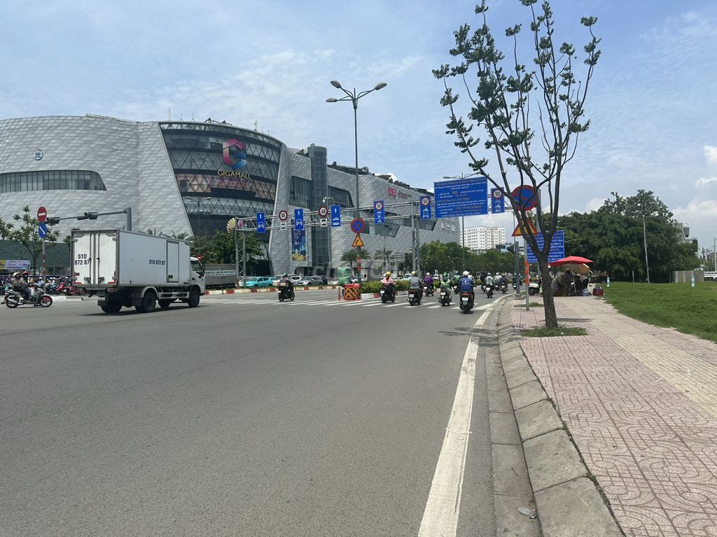 Bán nhà mặt đường Phạm Văn Đồng đối diện Gigamall Thủ Đức 79.5 m2