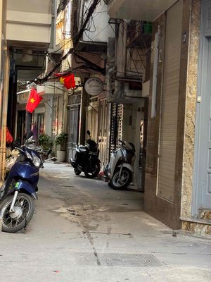 Nhà phố 26 m² · 3 PN · Phố Ô Chợ Dừa