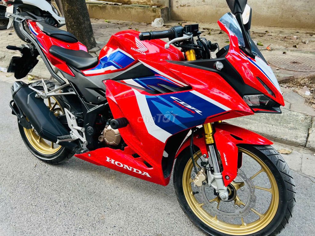 Honda CBR Đỏ, xanh, trắng 3452 km. Mua bán Xe máy tại Quận Nam Từ Liêm Hà Nội được đăng bởi MAI HÒA hình 6