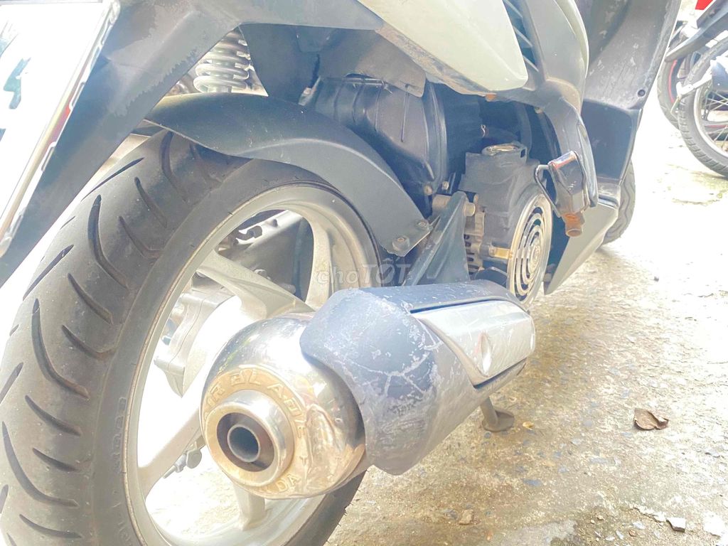 HN cần bán click trắng 2009. Mua bán Xe máy tại Quận Đống Đa Hà Nội được đăng bởi phạm dũng hình 5