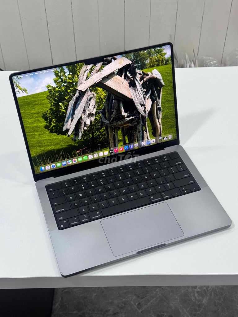 MacBook Pro 14” M3 8GB/512GB 98% sạch nguyên zin. Mua bán Laptop tại Quận 10 Tp Hồ Chí Minh được đăng bởi Viễn Huy Shop hình 1