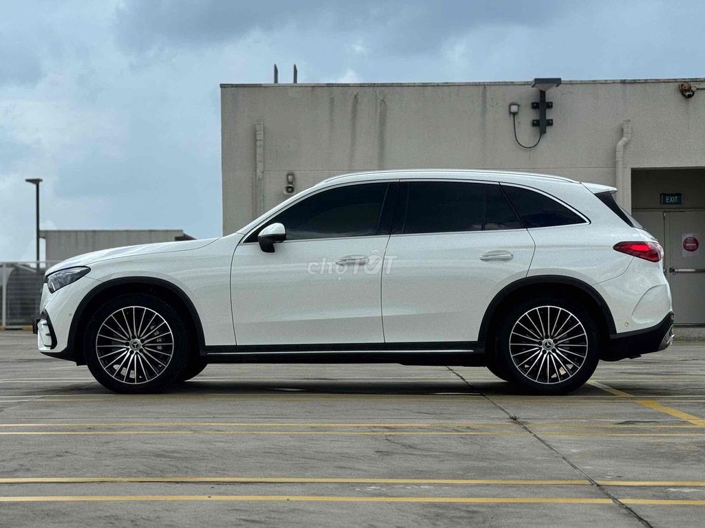 Mercedes Benz GLC 2023 300 4Matic - 13000 km. Mua bán Ô tô tại Quận Bình Tân Tp Hồ Chí Minh được đăng bởi Lê Minh Quý hình 6