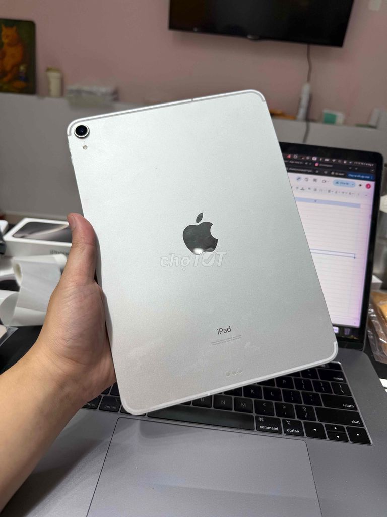 Apple iPad Pro (11 inch) 64GB Bạc 99 pin cao. Mua bán Máy tính bảng tại Quận 11 Tp Hồ Chí Minh được đăng bởi MT Store hình 1