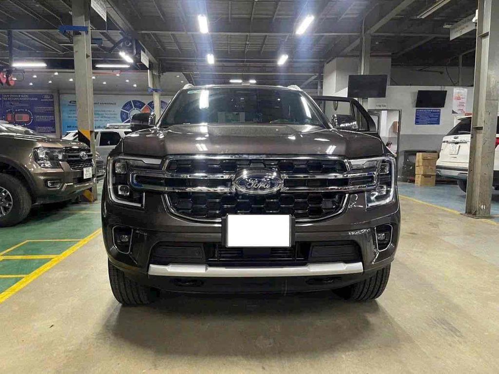 Hãng bán Ford Everest Tita 2 Cầu 2022 lướt rẻ