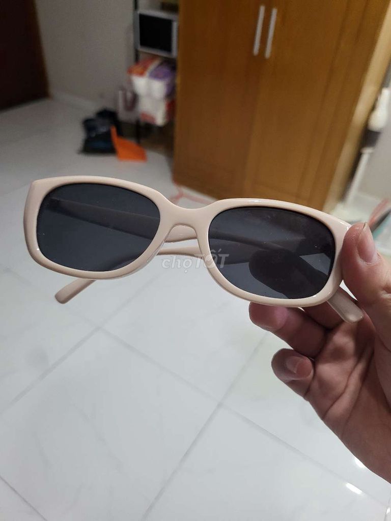 Kính mát Unisex Hồng Sang trọng. Mua bán Phụ kiện thời trang khác tại Quận 10 Tp Hồ Chí Minh được đăng bởi Sơn hình 1