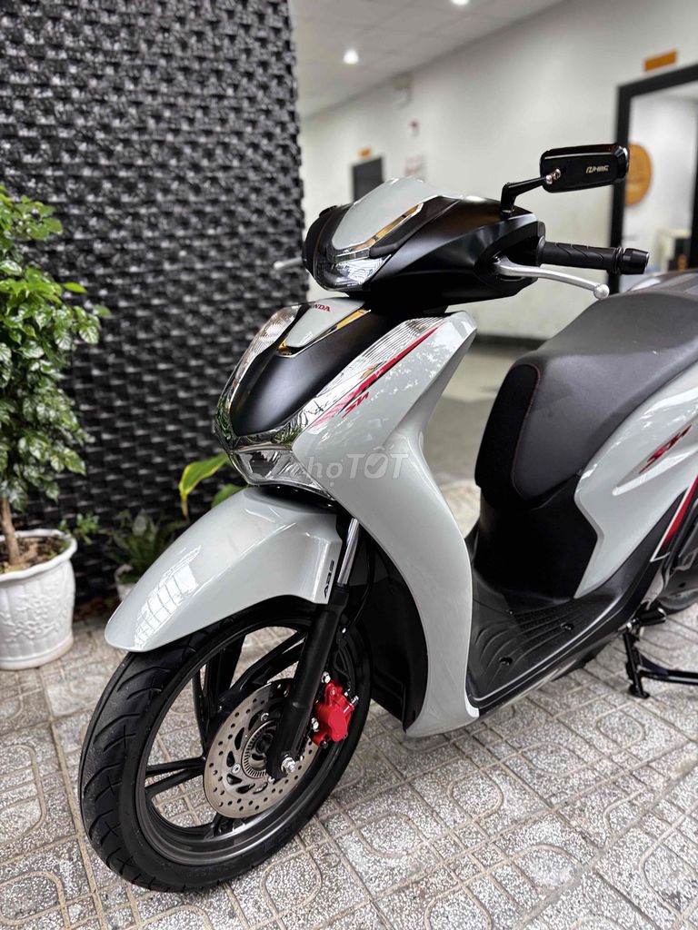 Honda SH 2025 ABS Серый цемент 3000 км