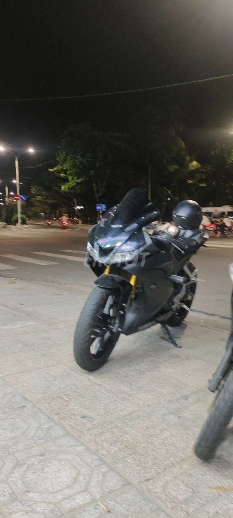Yamaha R15 чёрный