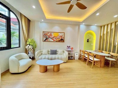 Bán nhà Phạm Văn Đồng, Cầu Giấy - 38m²*5 tầng, nội thất đẹp, ở ngay. Mua bán nhà ở tại Quận Cầu Giấy Hà Nội được đăng bởi Dương Bách Tùng