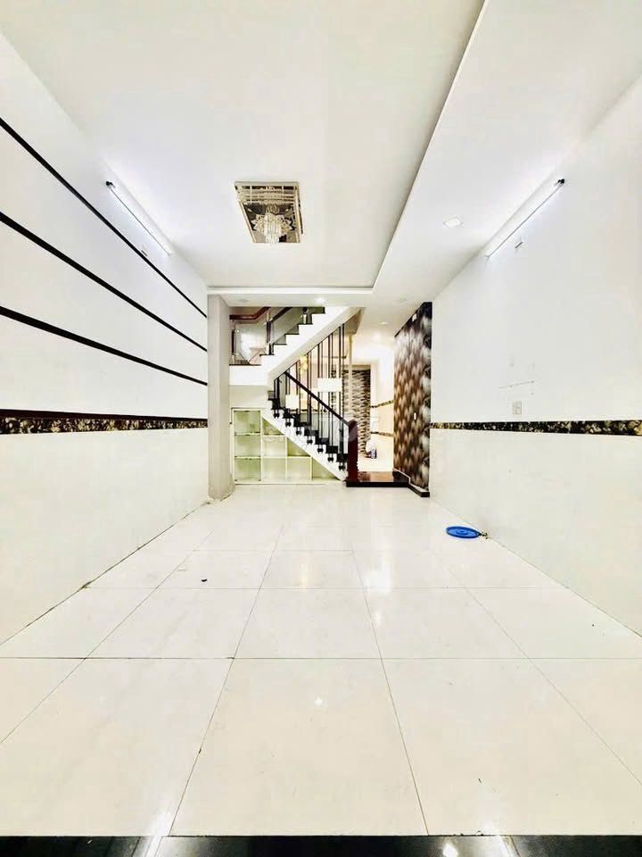 HIẾM 5,3TY BÊN CẠNH ĐH LUẬT, NHÀ MẶT TIỀN 75M2, HẺM SẠCH ĐẸP OTO ĐỖ. Mua bán Nhà ở tại Thành phố Thủ Đức Tp Hồ Chí Minh được đăng bởi Trịnh Nhung hình 2