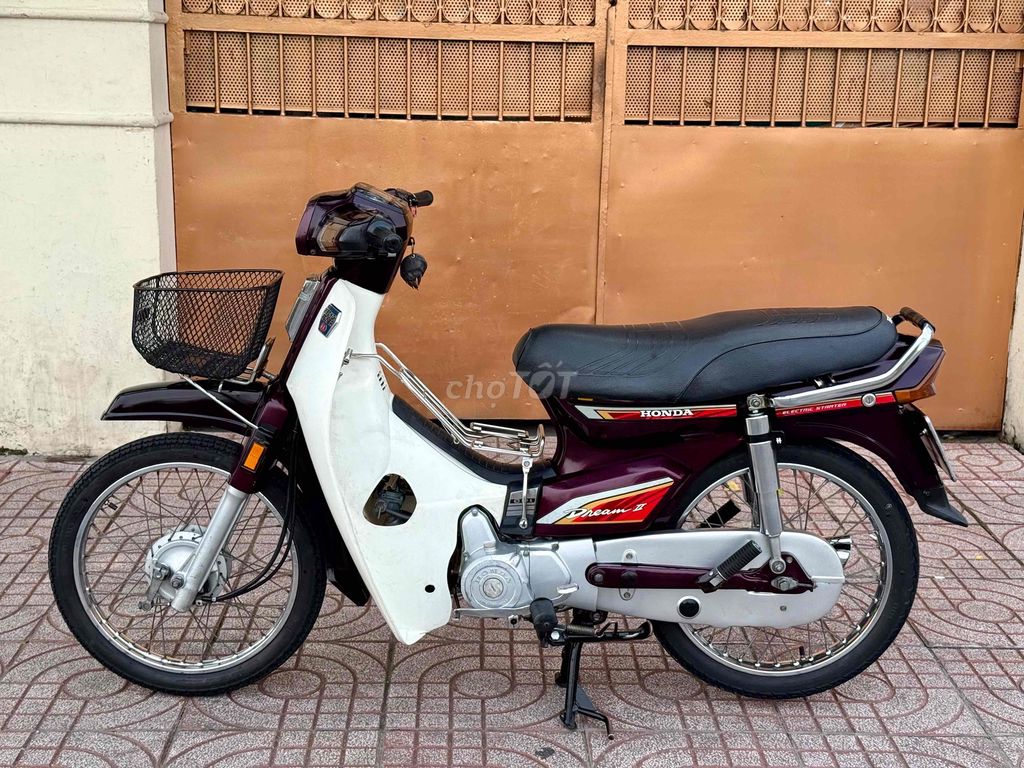 Номера автомобилей Honda Dream Thai с красной сливой