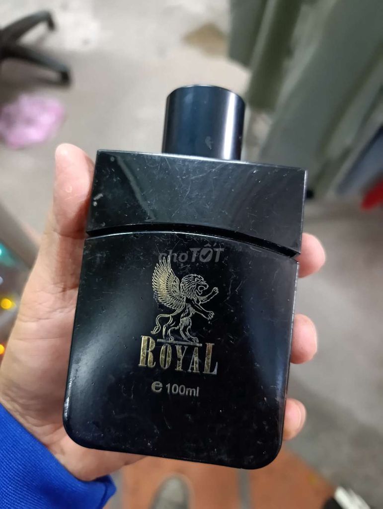 Nước hoa Royal 100ml Đen Nam. Mua bán Nước hoa tại Quận 1 Tp Hồ Chí Minh được đăng bởi Đồ Seconhand Vintage hình 1