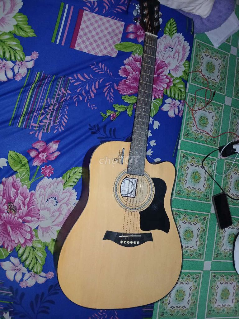Đàn guitar gỗ Vàng nhạt Mới. Mua bán Nhạc cụ tại Thành phố Thuận An Bình Dương được đăng bởi luong cong duc hình 1