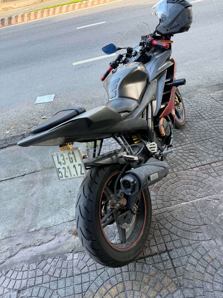 Yamaha R15 красно-чёрный, механическая коробка