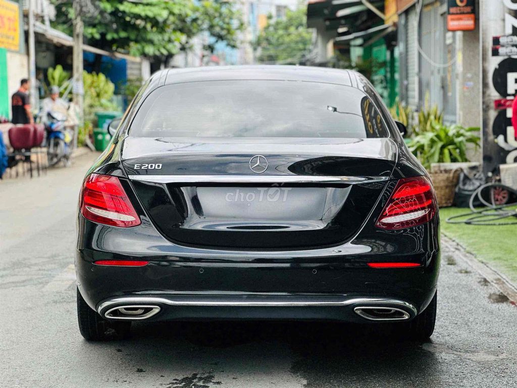 Mercedes Benz E200 Model 2017. Mua bán Ô tô tại Quận 8 Tp Hồ Chí Minh được đăng bởi Hồng Phúc hình 6