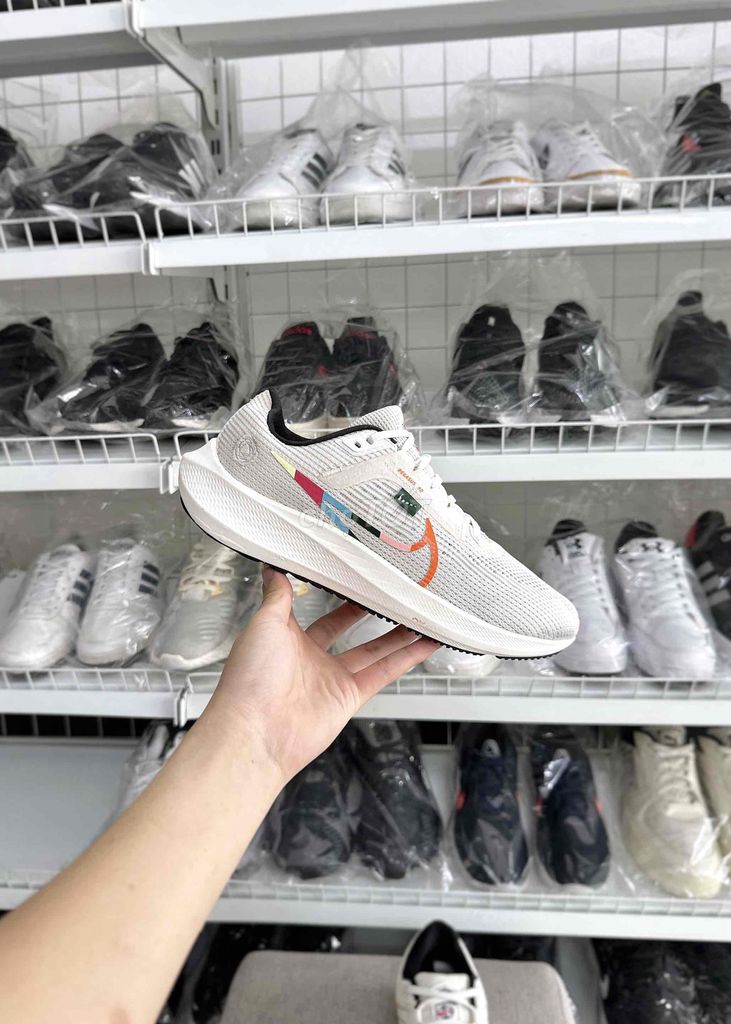 Giày Nike Air Zoom Pegasus 40 Trắng size 40. Mua bán Giày dép tại Huyện Yên Mỹ Hưng Yên được đăng bởi Tiệm Giày Cũ 89 hình 1