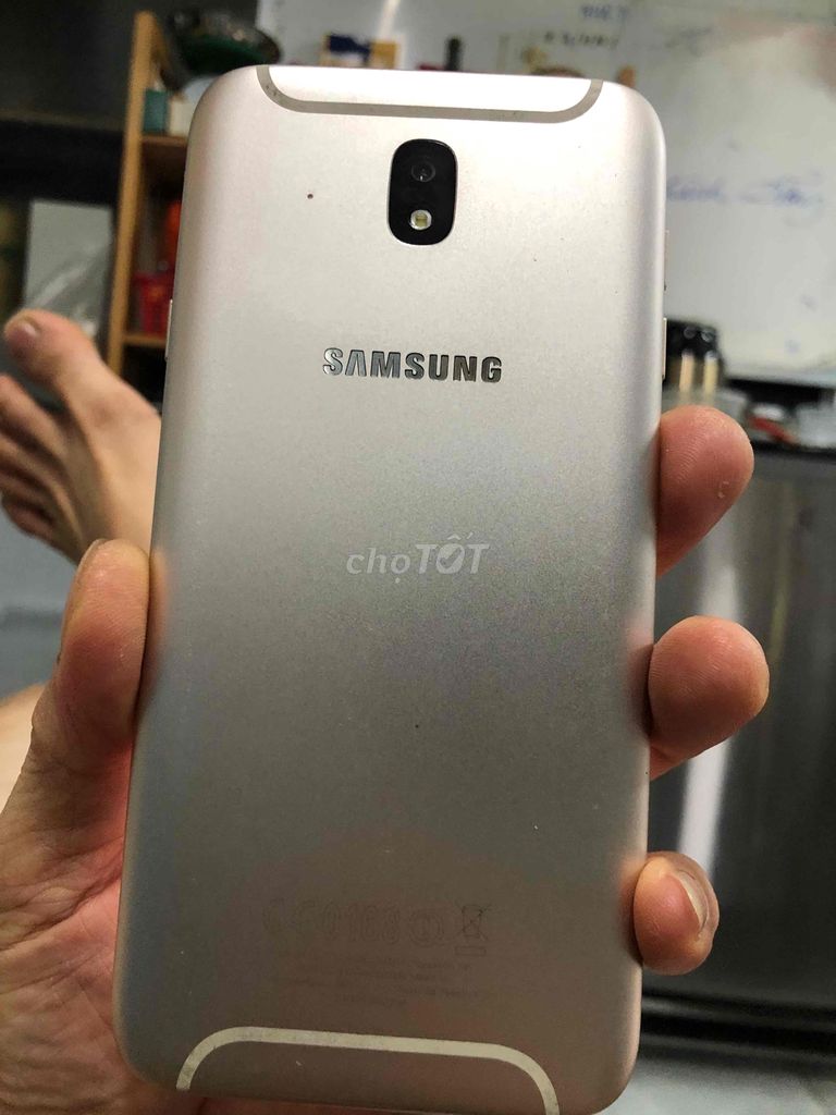 sam sung J7 pro mới 95% như hình