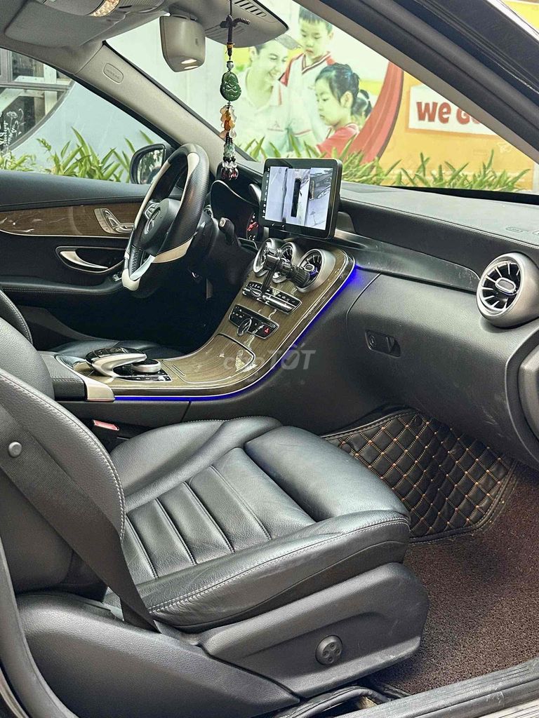 Mercedes C250 Exclusive 2018 màu đen siêu đẹp. Mua bán Ô tô tại Quận Cầu Giấy Hà Nội được đăng bởi Cao Quý hình 12