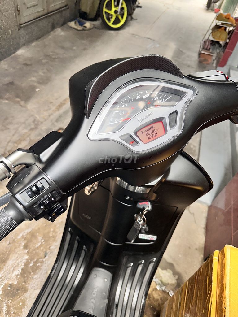 Piaggio Vespa Sprint 125 Carbon черный 2200 км