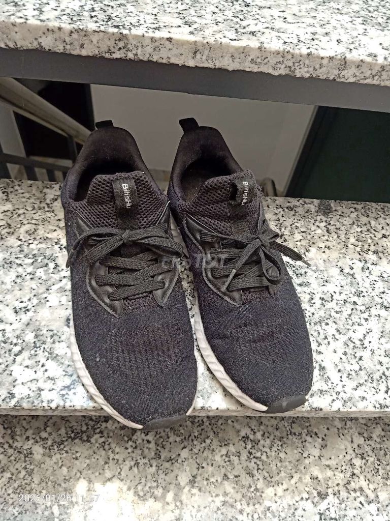 Giày thể thao Bitis Hunter Đen size 38. Mua bán Mẹ và bé tại Quận Gò Vấp Tp Hồ Chí Minh được đăng bởi Jolly Lê hình 1